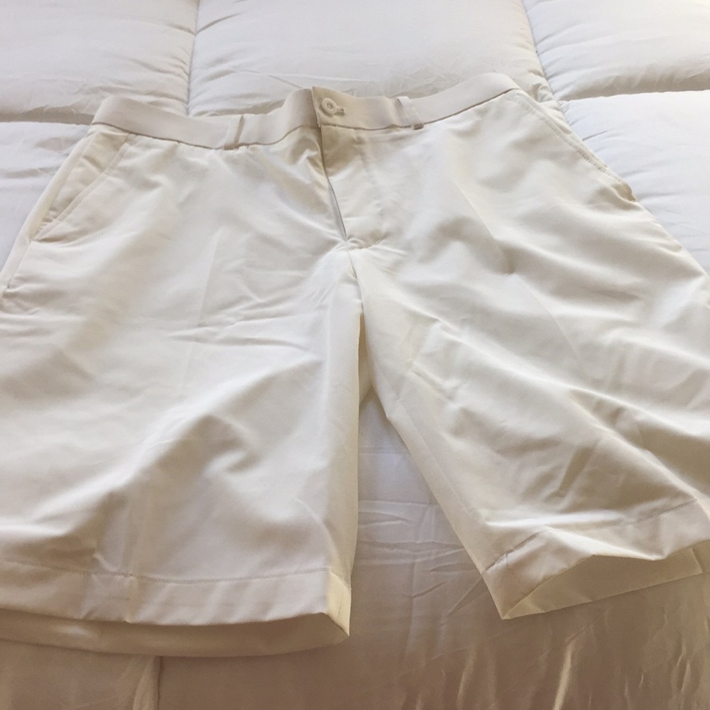 Slazenger White golf shorts, size 32
